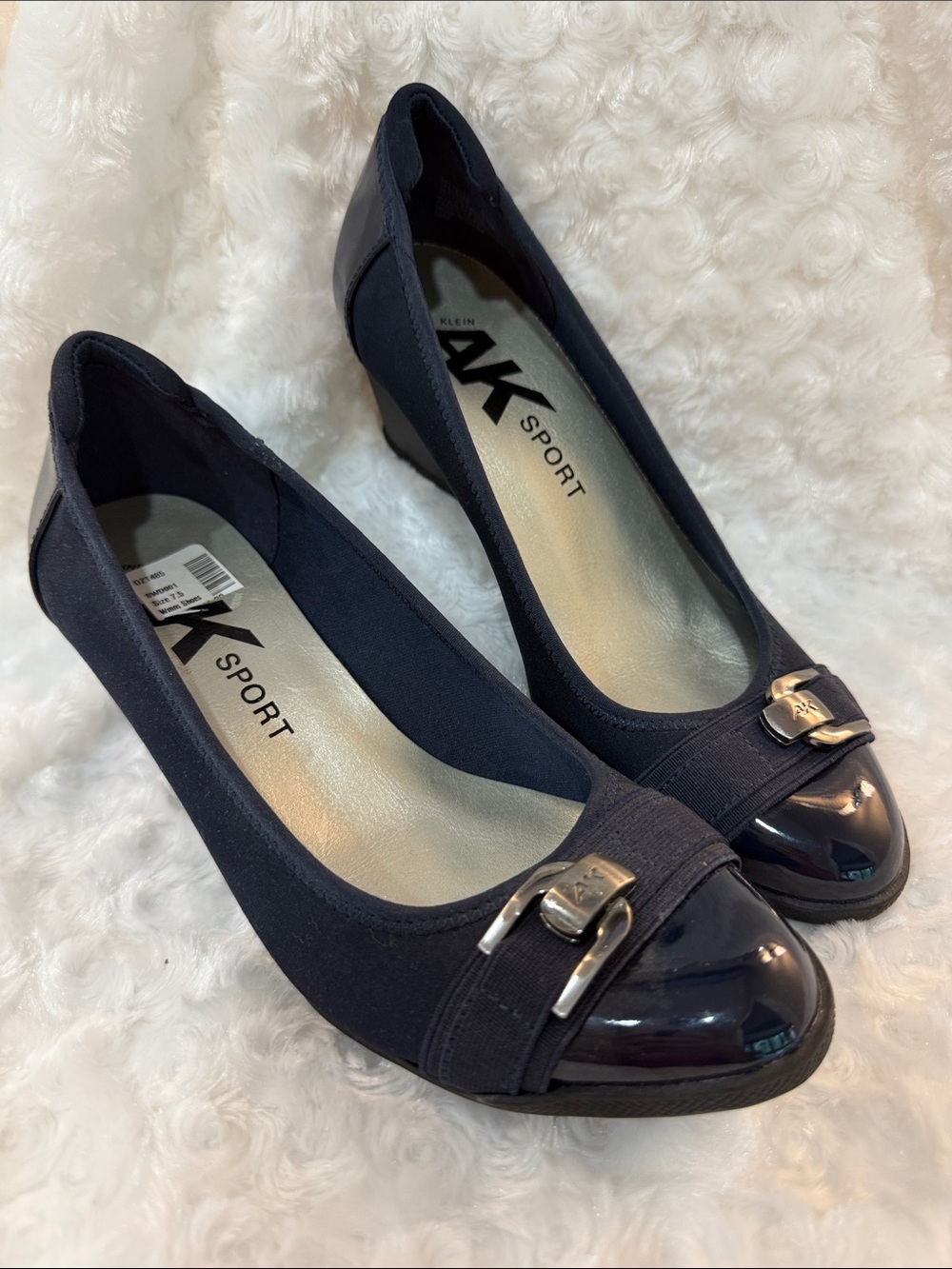 NWT Anne Klein Aktaelyn Sport navy wedge with patent toe and buckle size 7.5